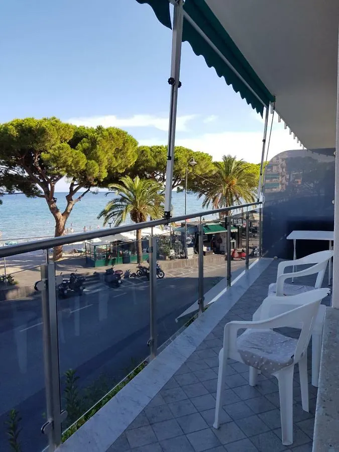 Alassio Sea View 아파트